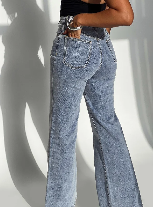 Thearlie High Flare Jean Light Wash